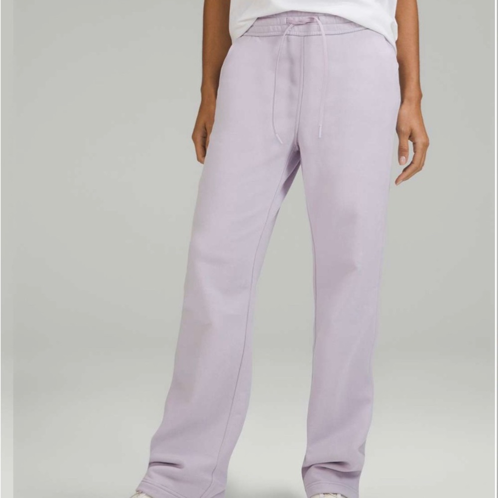 Lululemon Loungeful Straight Leg Pant
Faint Lavender